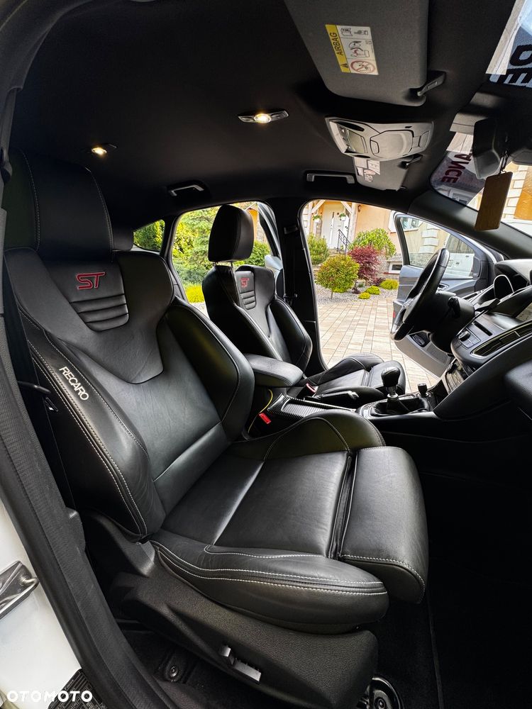 Ford Focus 2.0 EcoBoost ST - 19