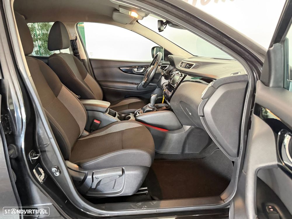 Nissan Qashqai 1.5 dCi N-Connecta J17 DCT - 29