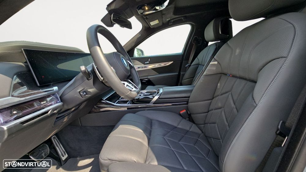 BMW i7 xDrive60 Pack Desportivo M - 9