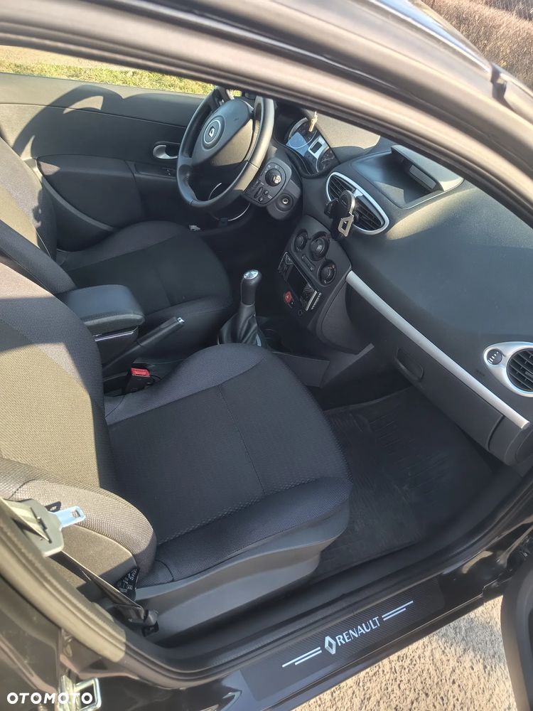 Renault Clio 1.2 16V All Inclusive - 11