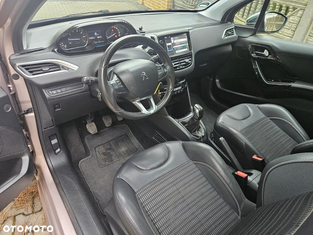 Peugeot 208 95 VTI Allure - 27