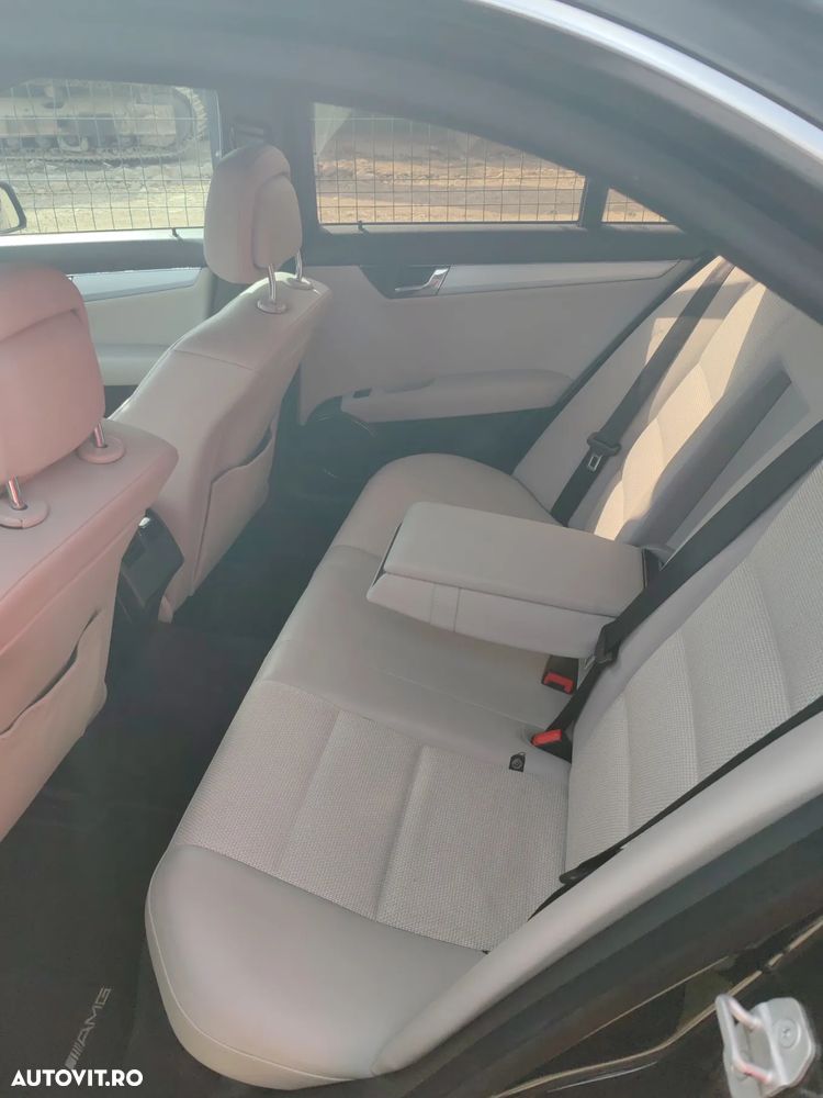 Mercedes-Benz C - 8