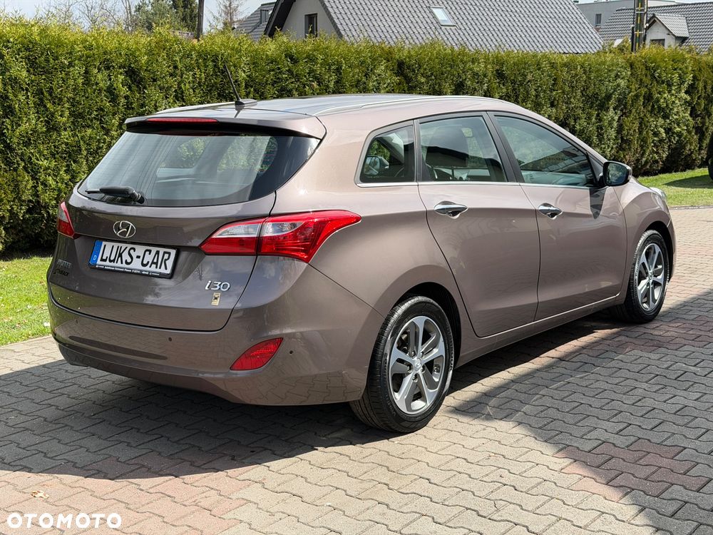 Hyundai i30 blue Kombi 1.4 YES Gold - 39