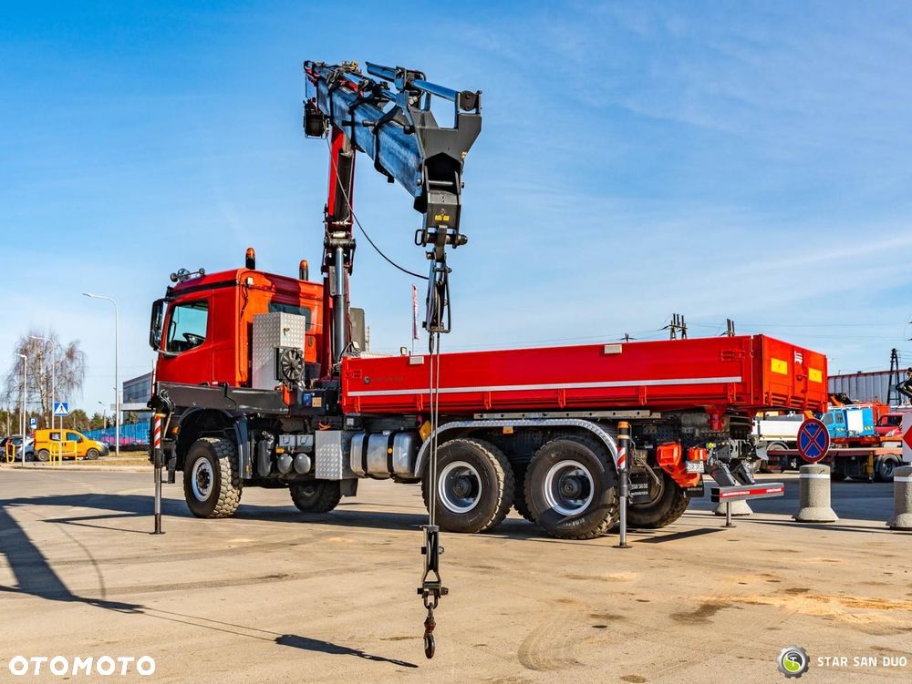 Mercedes-Benz AROCS 3345 6x6 HMF 3220 K hds Żuraw wywrotka - 6