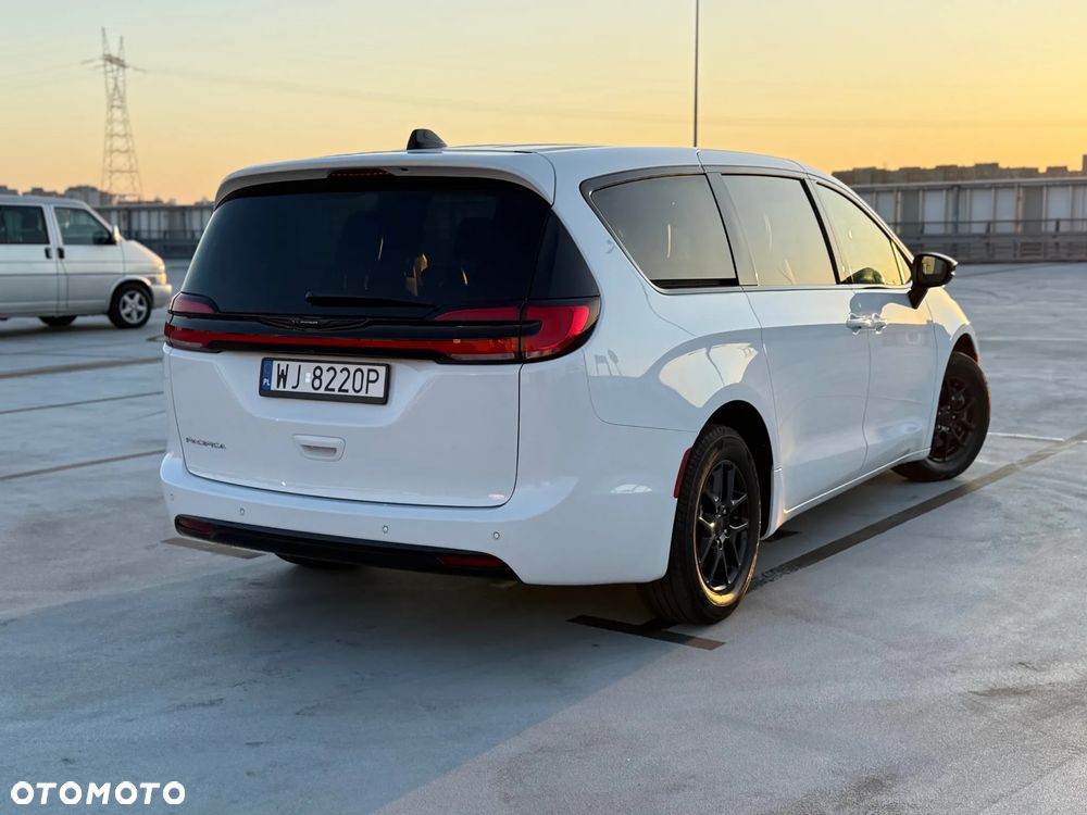 Chrysler Pacifica - 12