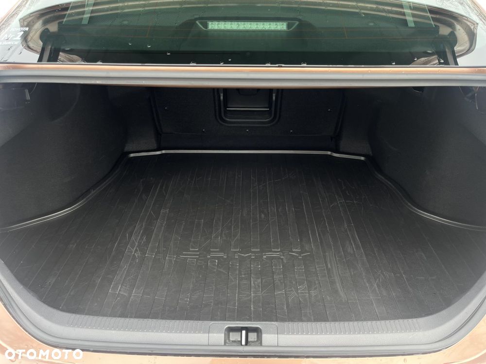 Toyota Camry - 25