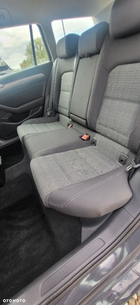 Volkswagen Passat - 12