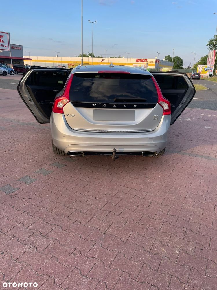 Volvo V60 D5 AWD R-Design Summum - 6