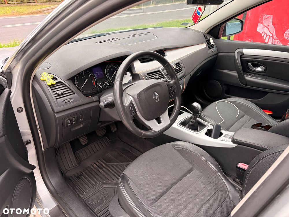 Renault Laguna 2.0 dCi Initiale - 8
