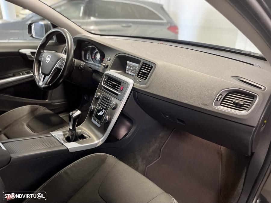 Volvo V60 2.0 D4 Momentum - 25