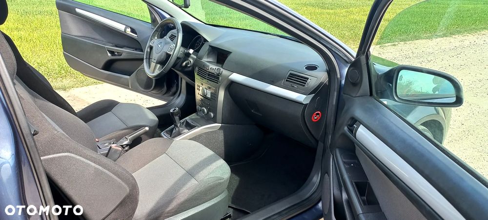 Opel Astra GTC 1.6 - 6