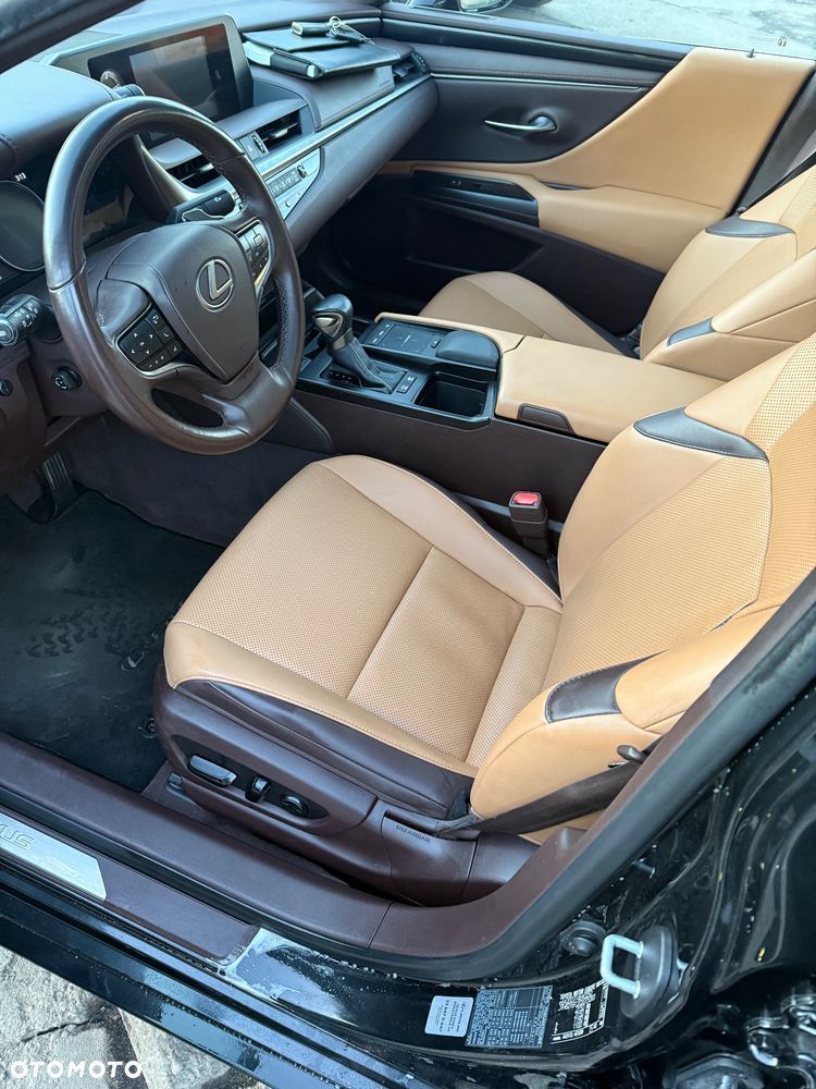 Lexus ES 300h Business Edition - 9