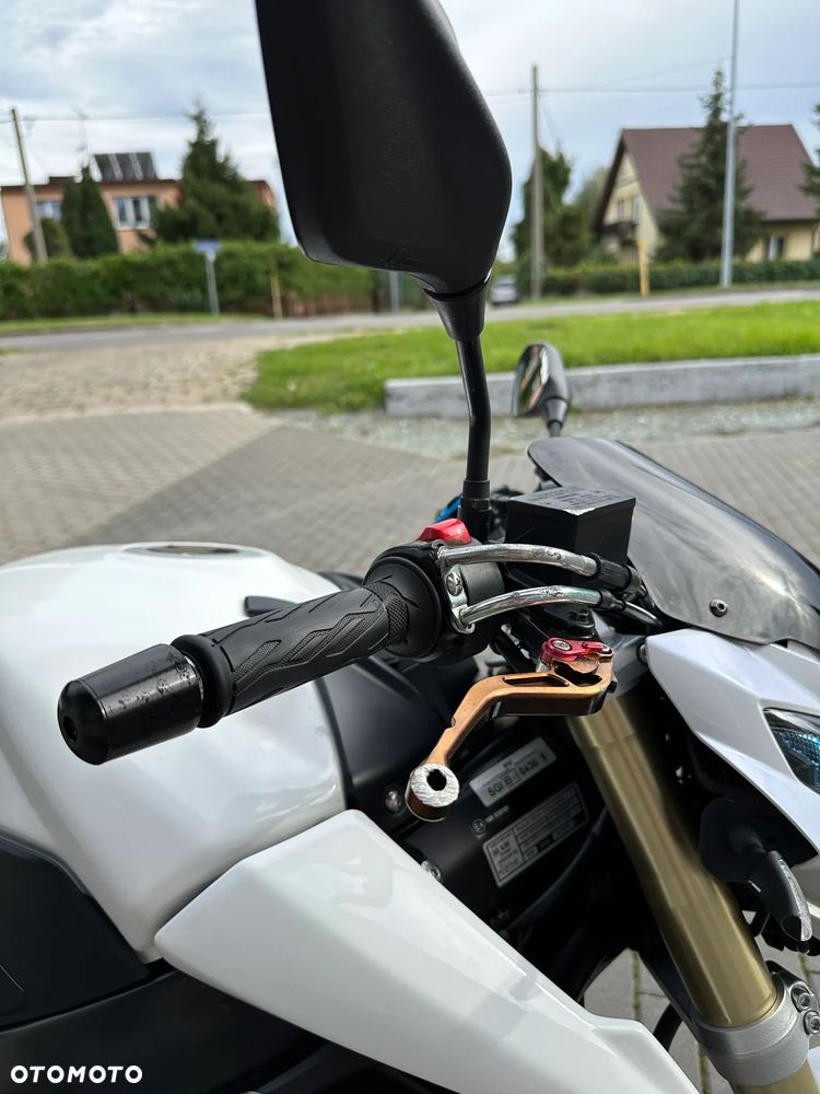 Suzuki GSR - 9