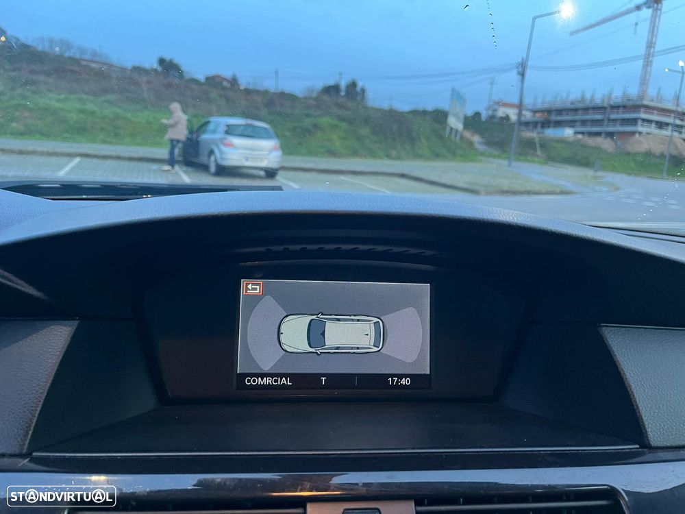 BMW 520 d Executive - 12