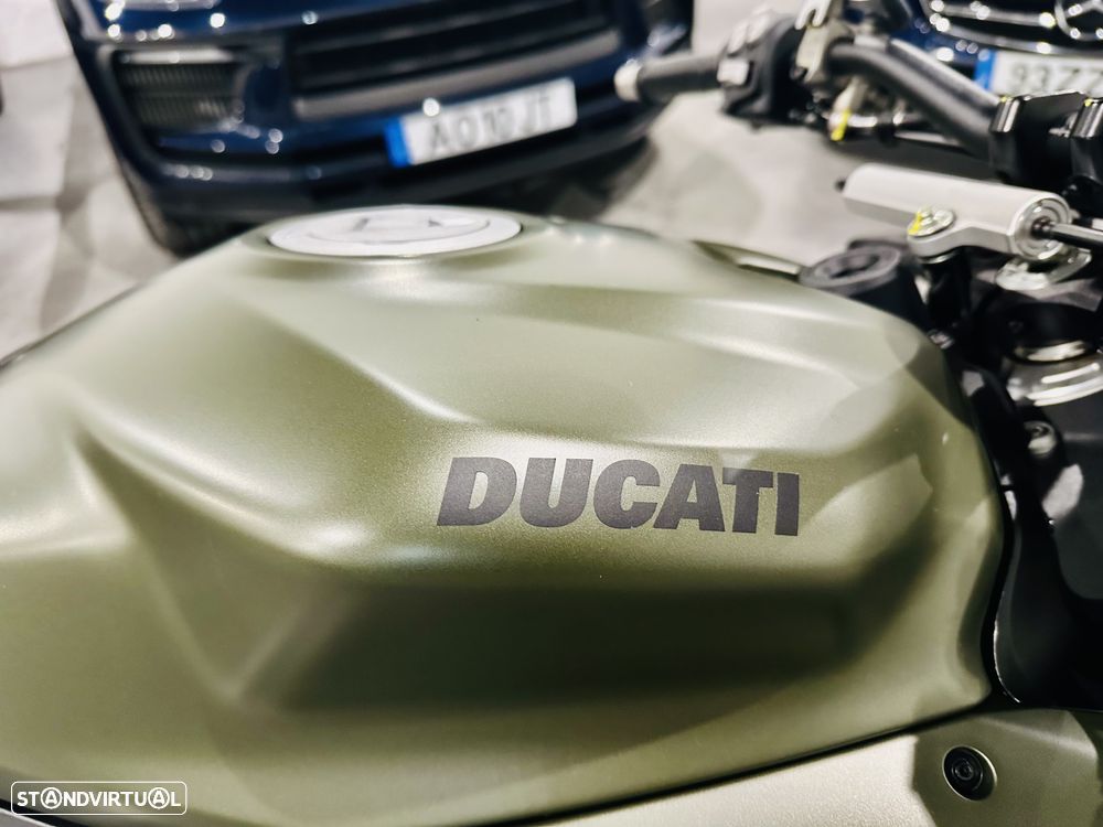 Ducati Streetfighter V2 - 12