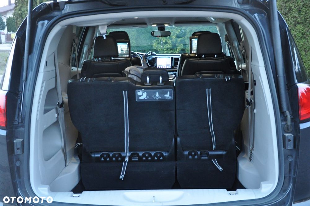 Chrysler Pacifica - 16