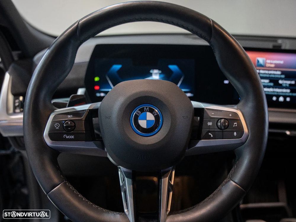 BMW iX2 eDrive20 Pack Desportivo M - 11