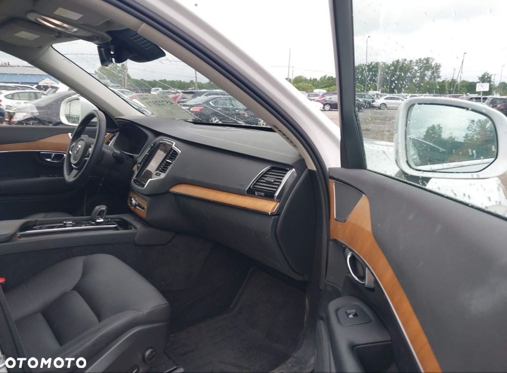 Volvo XC 90 - 8