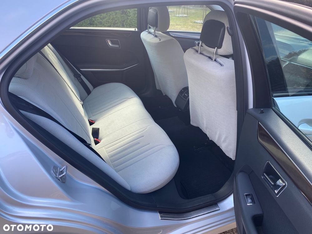 Mercedes-Benz Klasa E 220 CDI DPF BlueEFFICIENCY 7G-TRONIC Elegance - 9