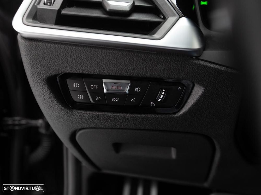 BMW 330 e Pack Desportivo M Auto - 19