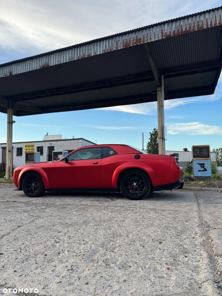Dodge Challenger - 2