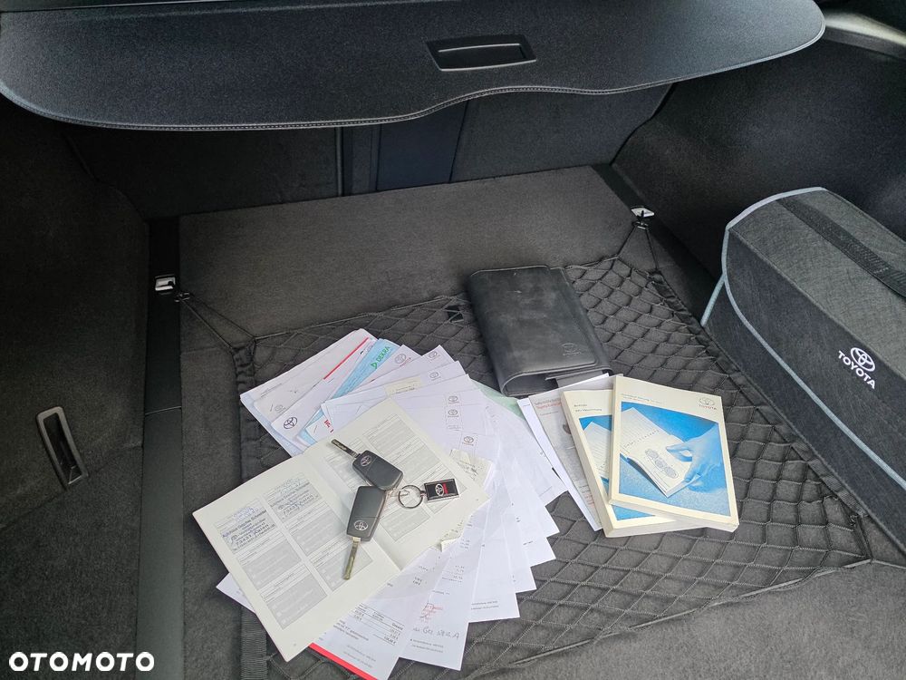 Toyota Avensis Combi 1.8 Executive - 38