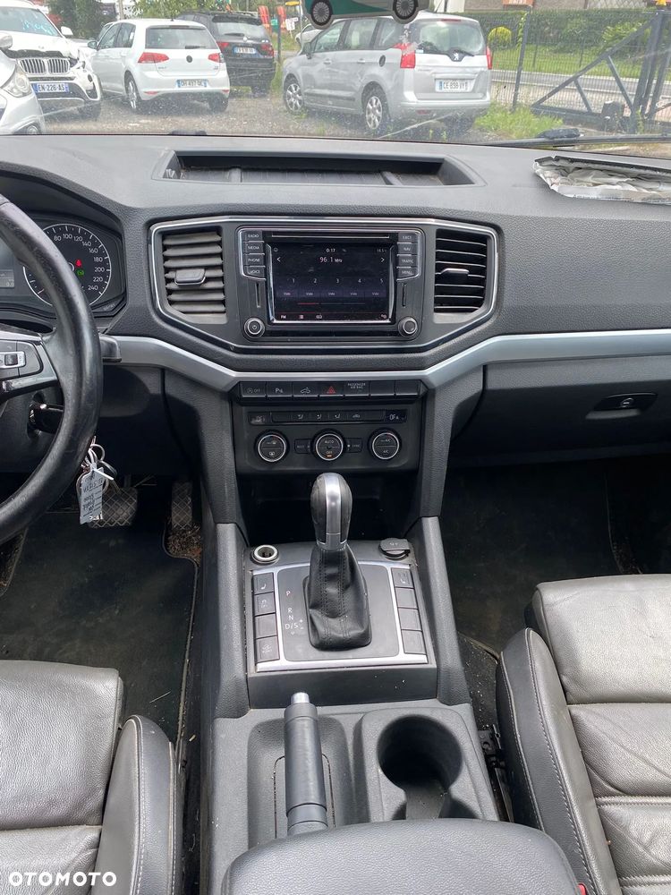Volkswagen Amarok - 24