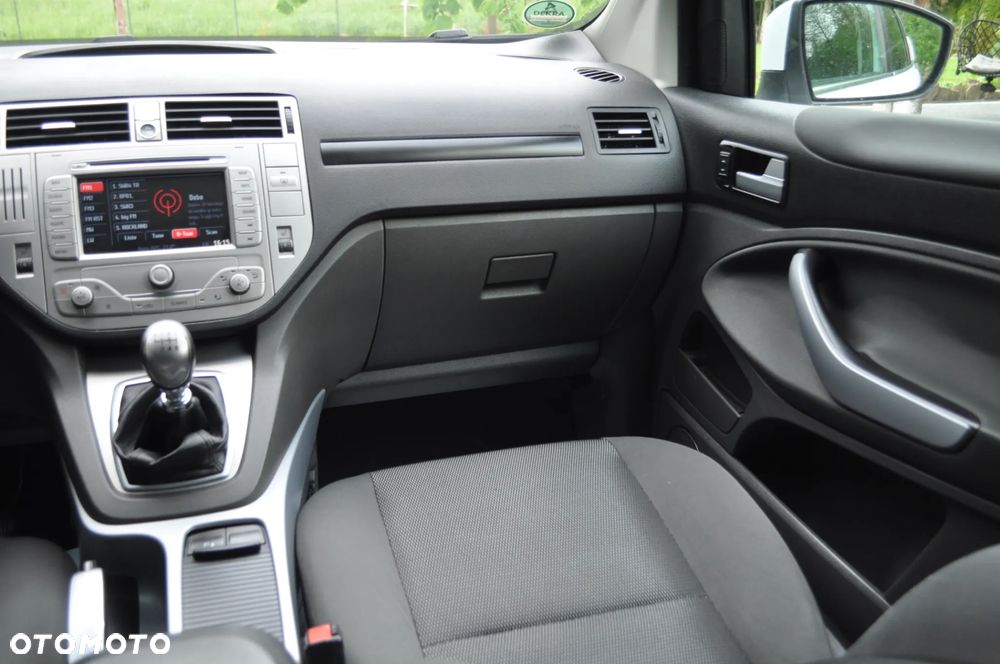 Ford Kuga 2.0 TDCi 2x4 Titanium - 25