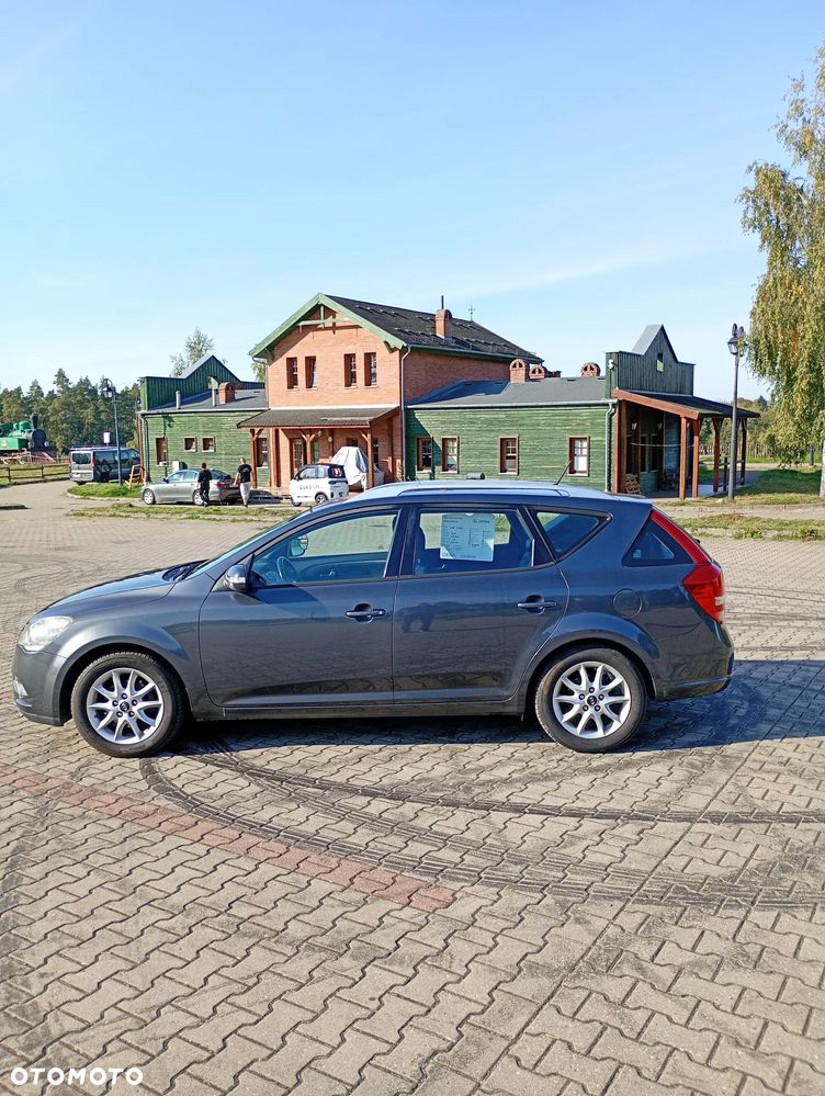 Kia Ceed - 8
