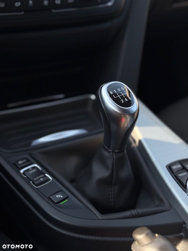 BMW Seria 3 320d - 23