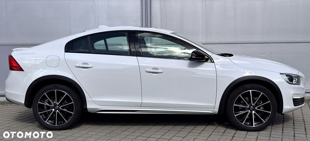 Volvo S60 Cross Country - 5