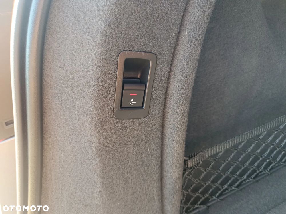 Audi A4 Avant 2.0 TDI S tronic quattro - 32