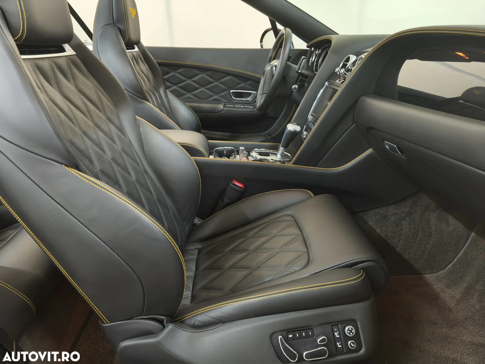 Bentley Continental GTC V8 S - 13