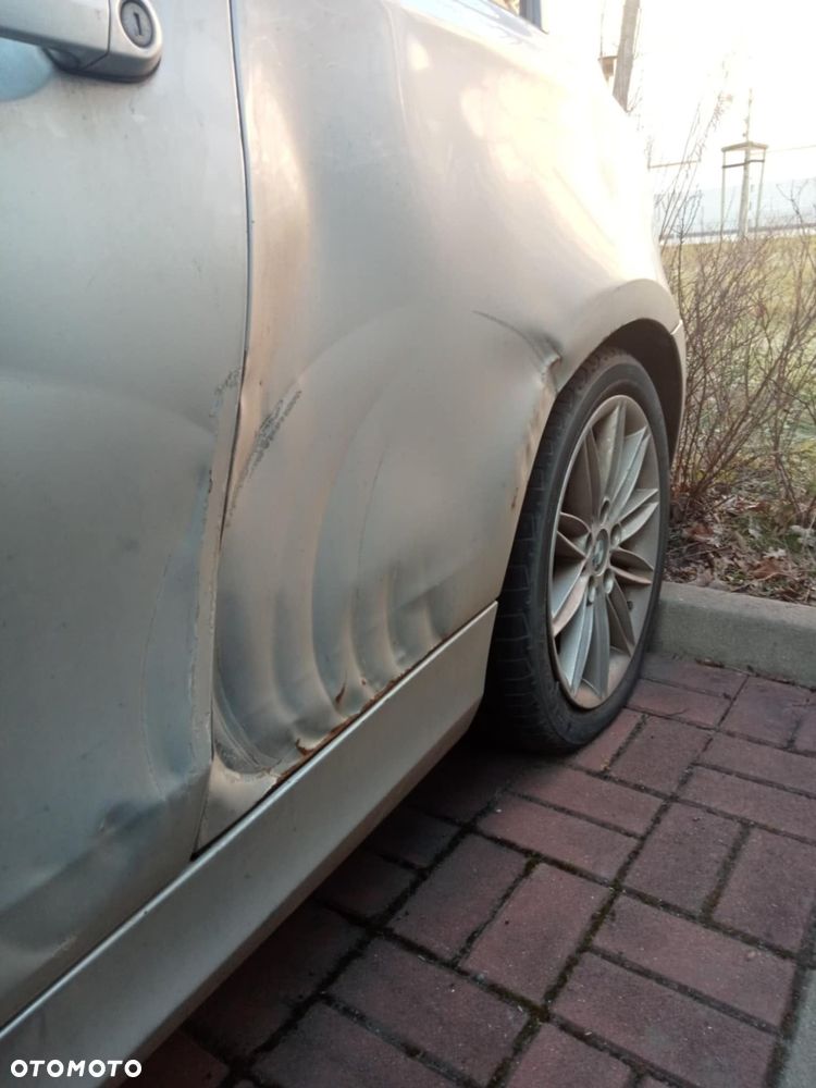BMW Seria 1 118d DPF - 11