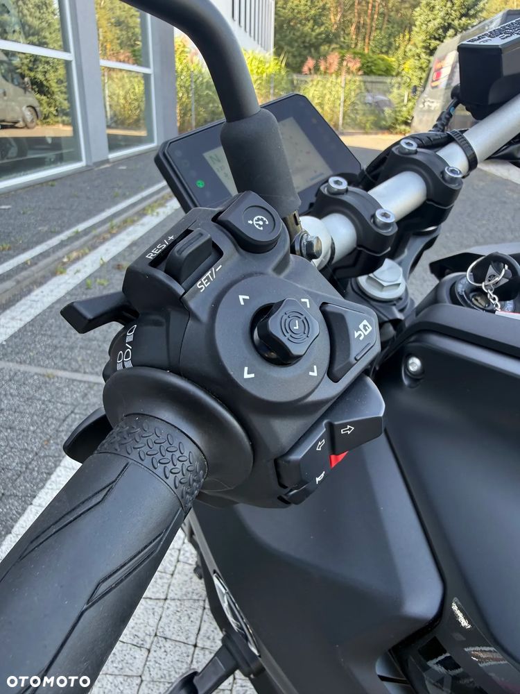 Yamaha MT - 9