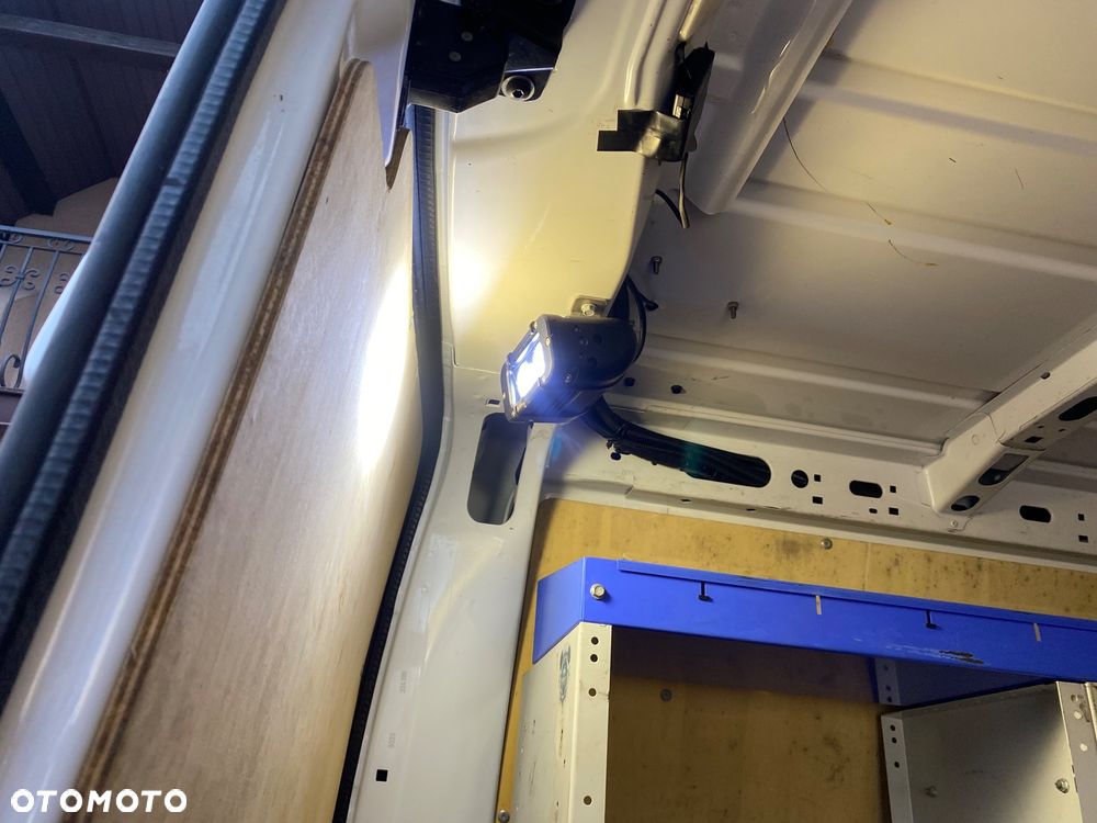 Renault Master L2 H2 warsztat mobilny zasilanie 230V - 35