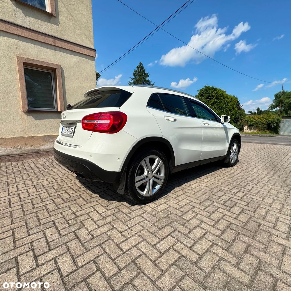 Mercedes-Benz GLA 200 7G-DCT - 7