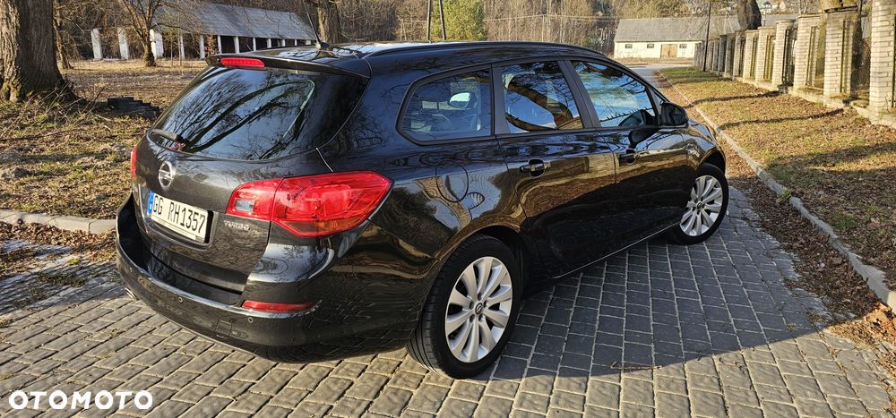 Opel Astra 1.4 Turbo 150 Jahre - 11