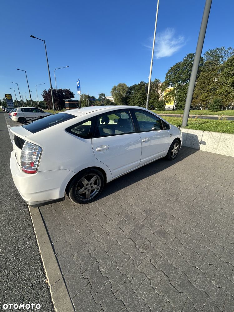 Toyota Prius 1.5 VVT-i Sol (nav) - 4