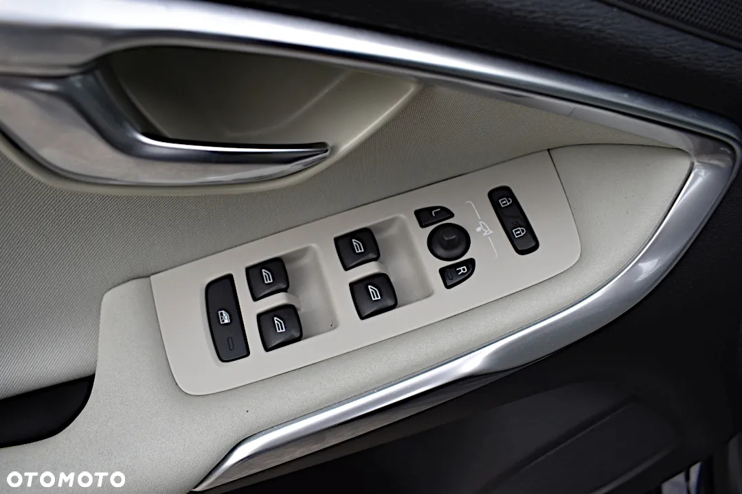 Volvo V40 D2 Momentum - 28