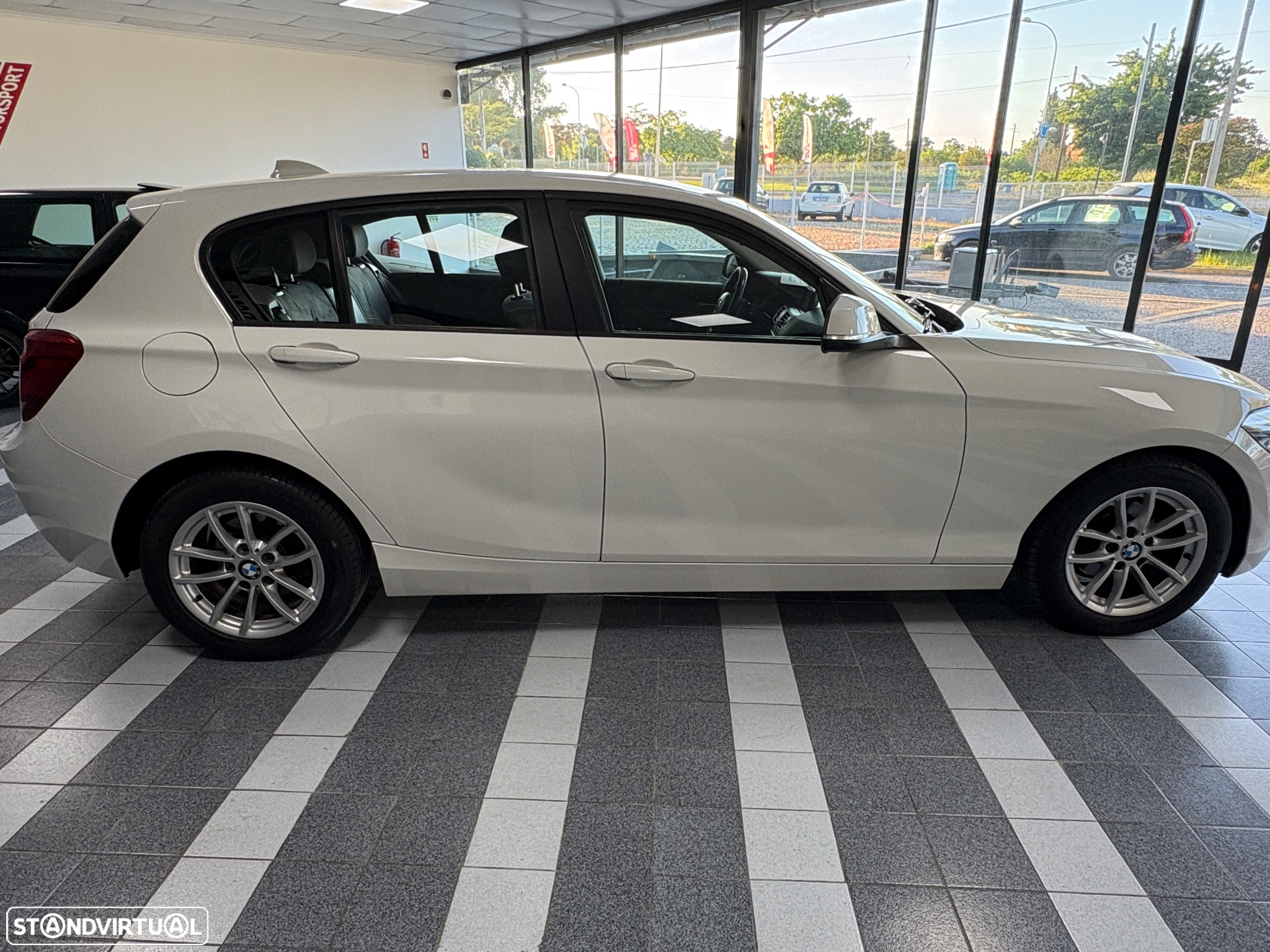 BMW 116 d Line Urban - 8