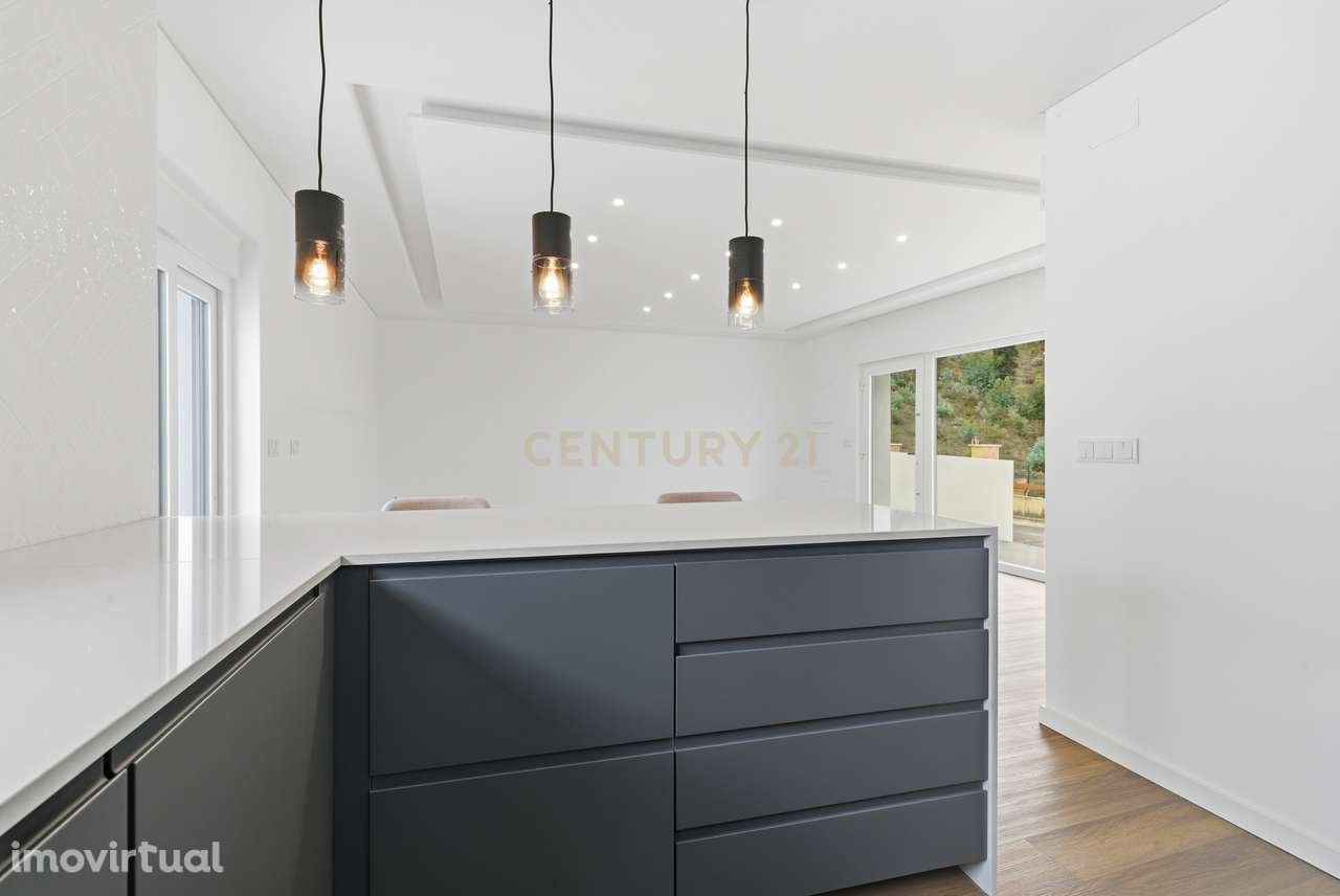 Moradia Renovada com Jardim, no Sarge - Grande imagem: 2/29