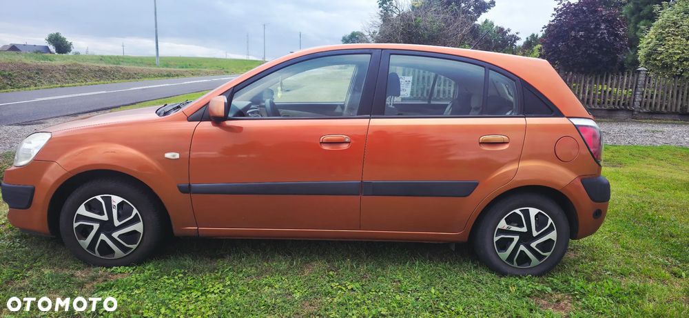 Kia Rio 1.4 Comfort - 1