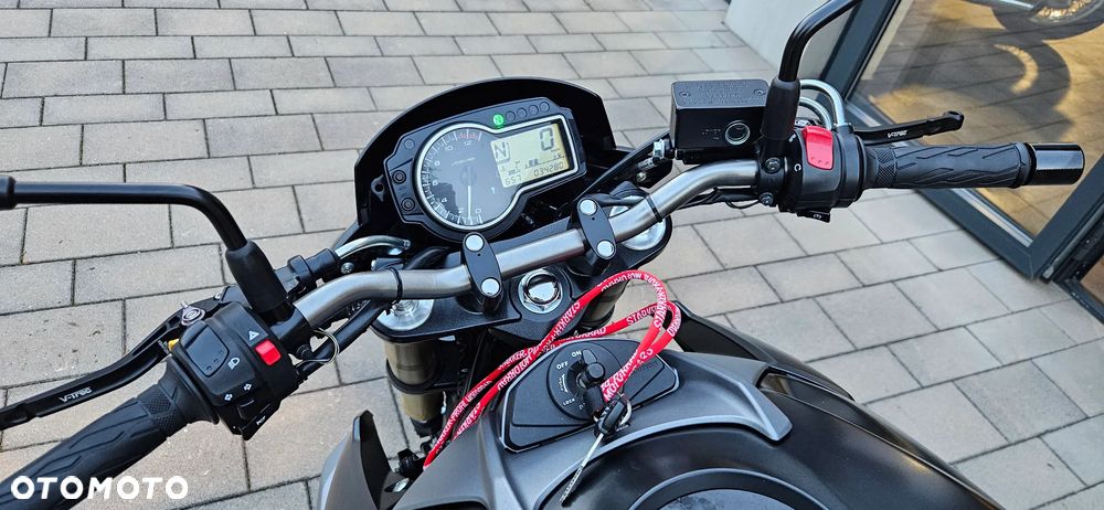 Suzuki GSR - 5