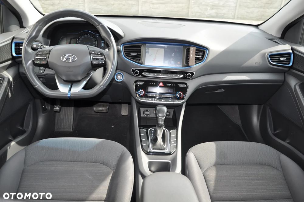 Hyundai IONIQ hybrid Business - 12