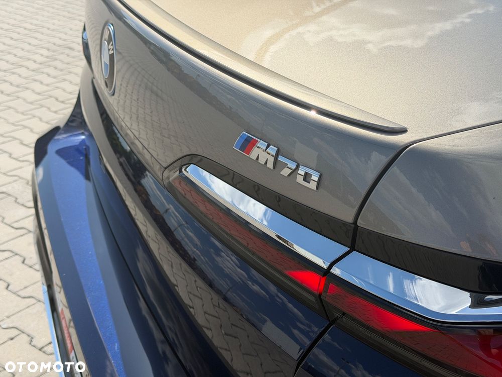 BMW i7 - 12