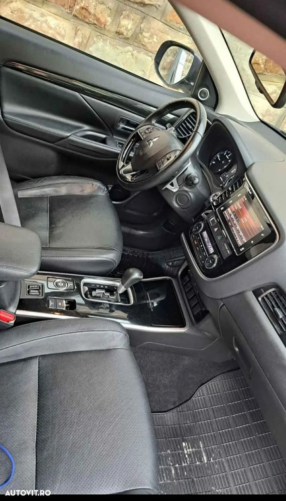 Mitsubishi Outlander - 4