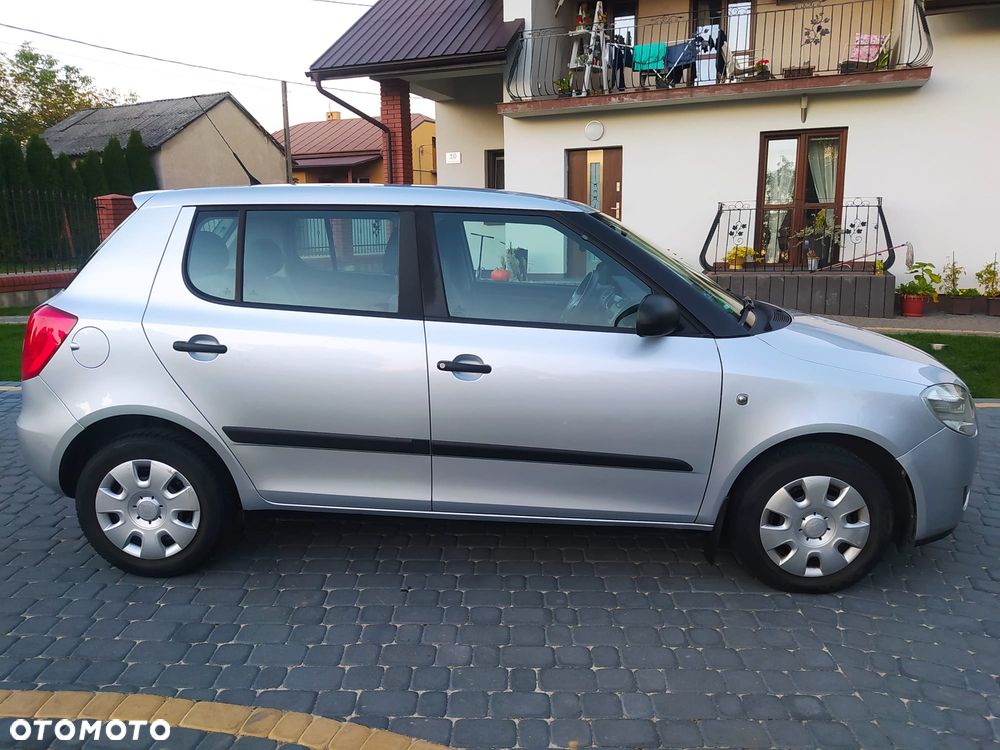 Skoda Fabia 2008 photo 3