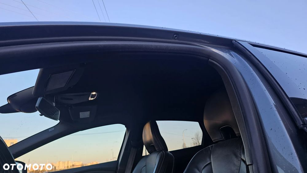 Volvo V40 D2 Drive-E R-Design Momentum - 36