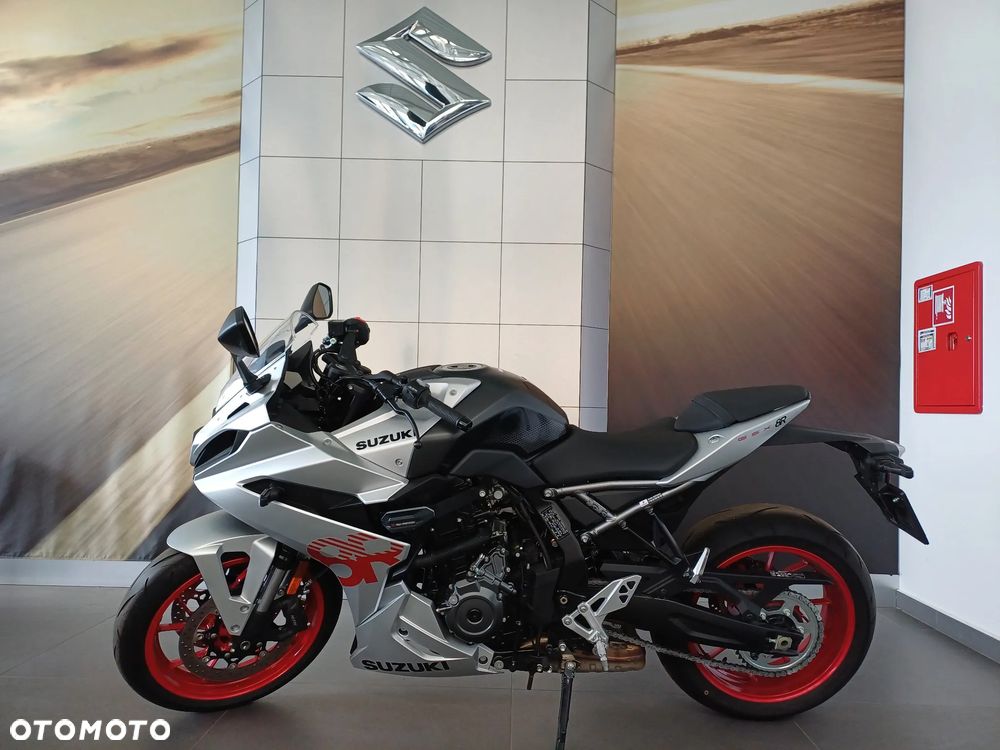 Suzuki GSX - 6